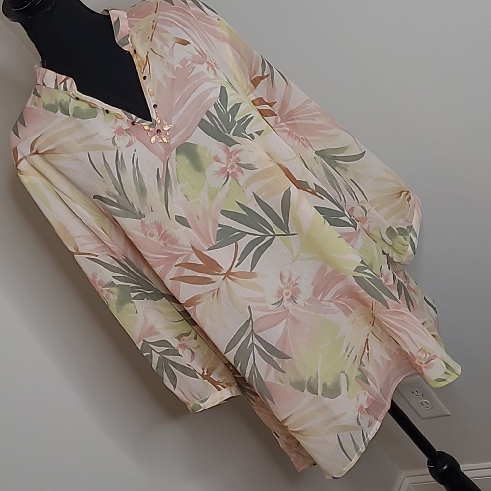 alfred dunner sz 20W fully lined floral v neck tunic top with deorative neckline